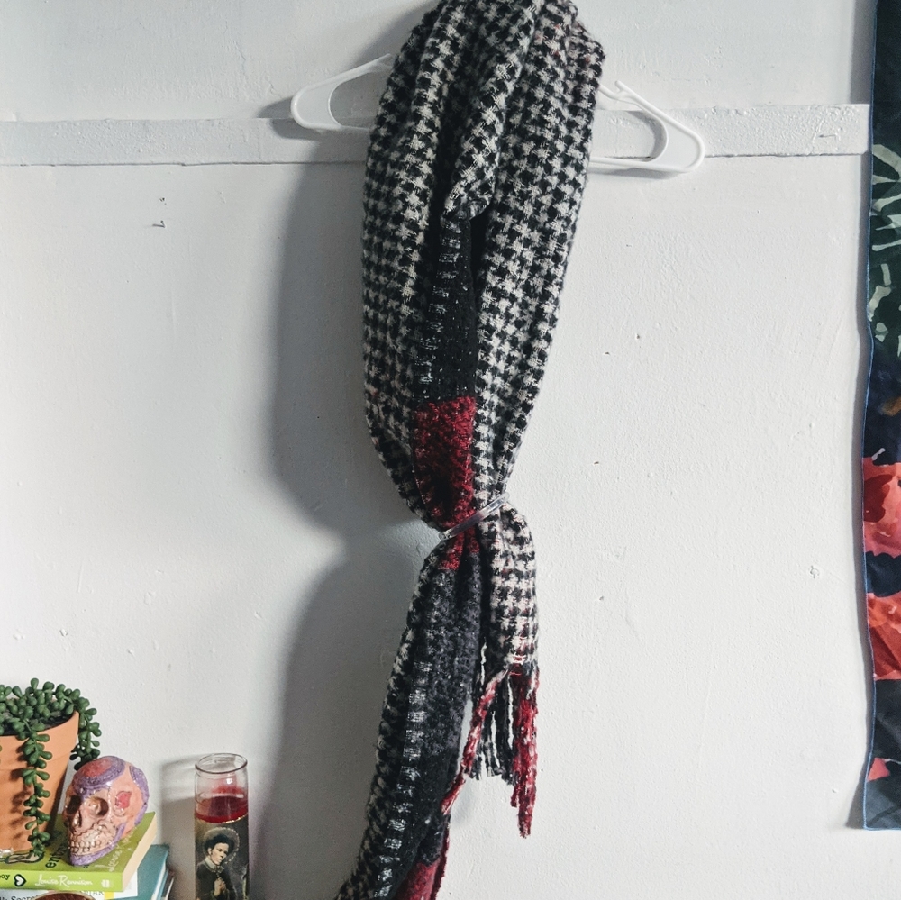 Steve Madden Fuzzy Plaid Houndstooth Blanket Scarf